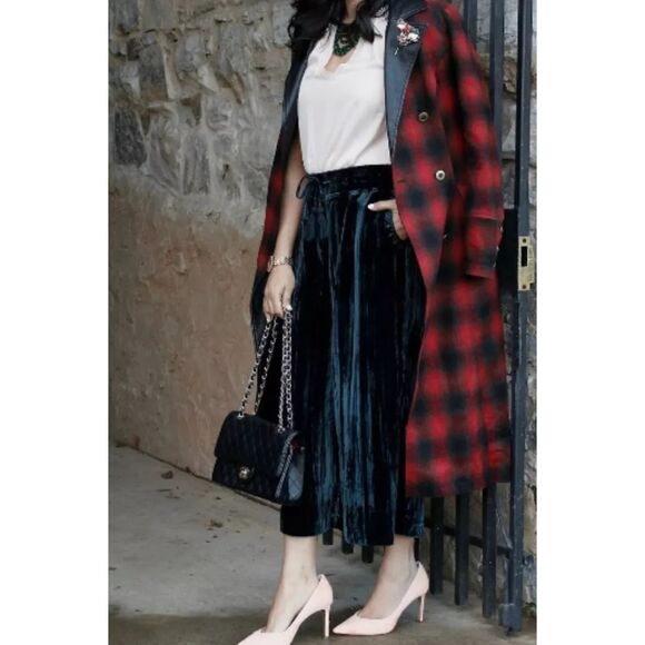 Anthropologie Hei Hei Blue Velvet Cropped Wide Leg Pants - Picture 1 of 5